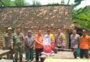 Babinsa Koramil 0811/05 Rengel Dampingi Penyaluran Bantuan Sembako Untuk Korban Gempa Bumi Tuban